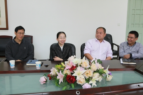 程娟书记对黄玮副经理一行表示欢迎.JPG